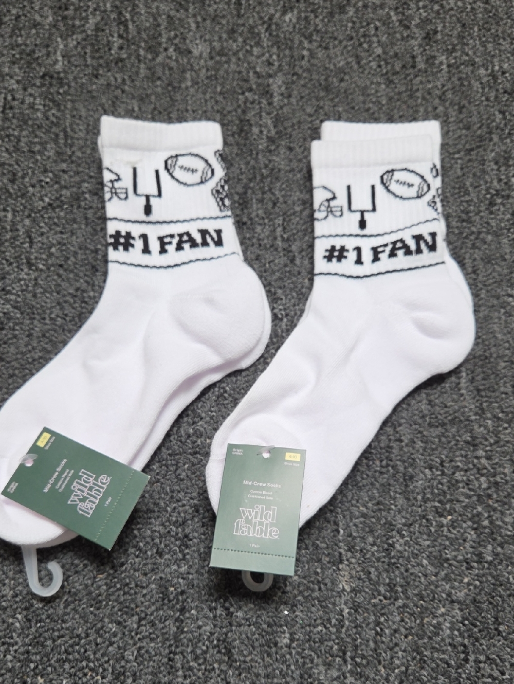 (#1C) Wild fable White #1 FAN Athletic Crew Socks for Men 2 Pairs